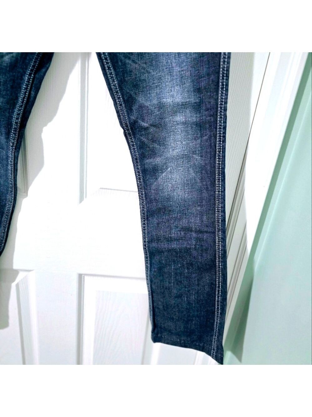 Guess Jeans  Women's Straight Leg Size 28 - Picture 6 of 10